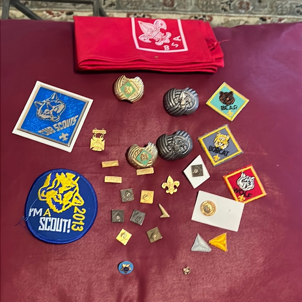 VINTAGE BOY SCOUT PINS AND PATCHES
